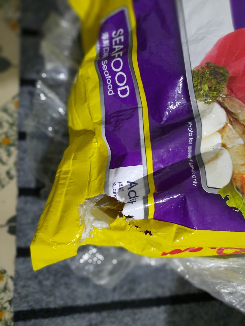 nếu có loại 0 sao, tôi cũng sẽ đánh giá. quá thất vọng. lần 1 thì túi thủng 1 lỗ, đổi trả tưởng ok thì thủng tận vài ba lỗ. do shop hay do tiki. nghĩ khách hàng là trẻ con à? đổi ttar chỉ là bọc kĩ hơn cho mấy cái lỗ ko tơi hạt ra như lần mua đầu. tôi sẽ ko bao giờ đặt hàng ở đây nữa.