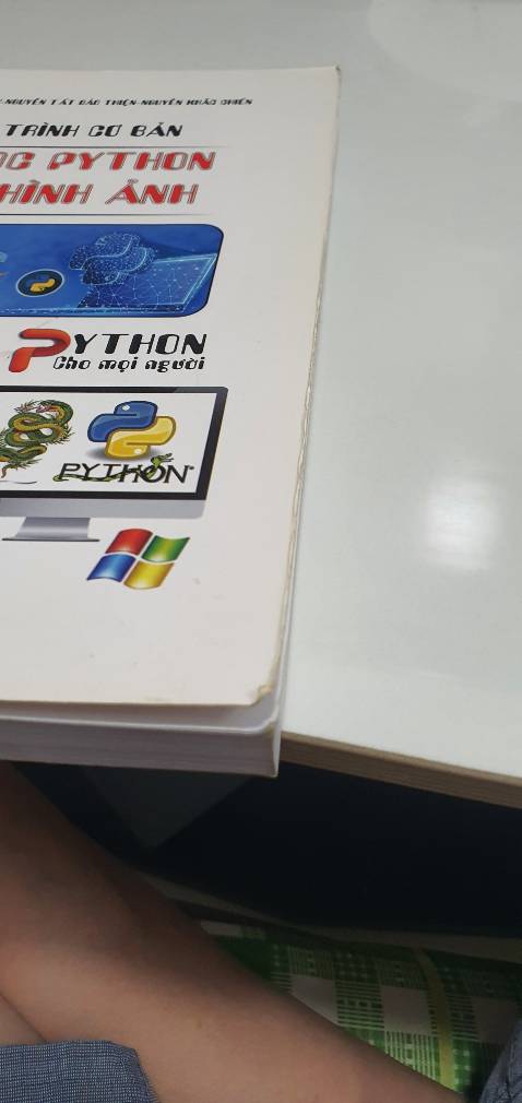 Sách đã cũ, mới mở ra đã bung keo gáy sách.