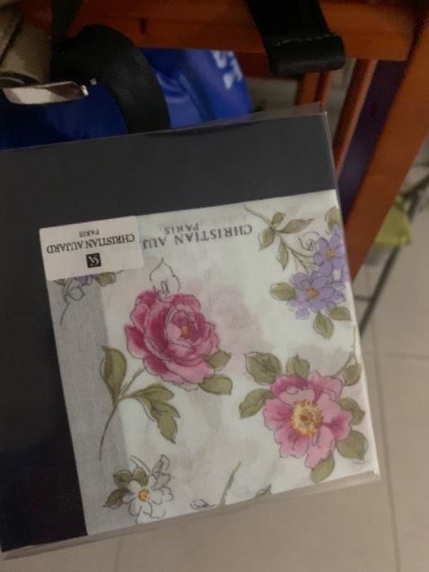 Dùng cũng được, vải mềm, hơi nhỏ, mỏng so với hình dung