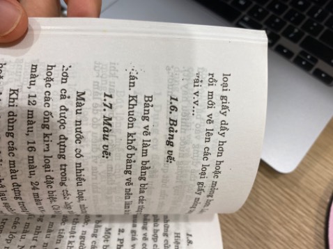 Chất lượng sách in kém, bị nhoè chữ, mất chữ và lem nhem rất nhiều. Sách in từ 4 5 loại giấy khác nhau, xám, trắng, vàng, đục có cả