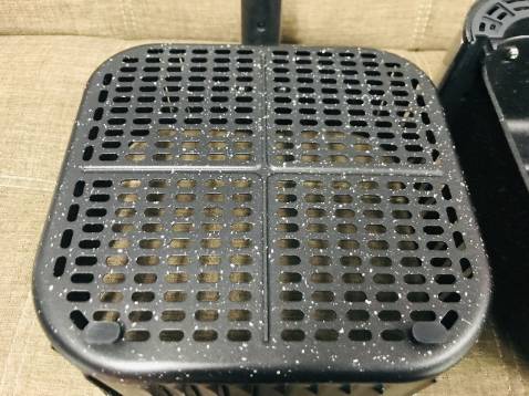 Sản phẩm chưa sử dụng, khi mở nồi chiên bên trong ra thì phát hiện cả 2 lớp bị đốm trắng dày đặc giống bị phun sơn. Tuyệt đối ko thể dùng được vì vấn đề sức khỏe!

Nhờ TIKI TRADING hướng dẫn cách trả hàng giúp ạ!