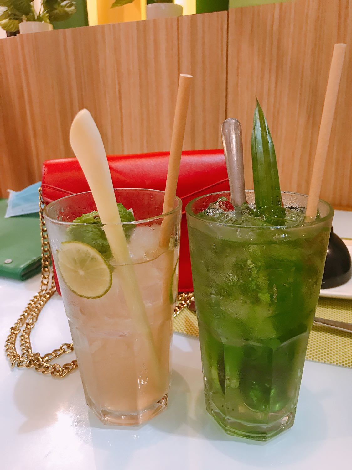 mình đã mua hàng nhiều lần ở  shop và cảm thấy rất hài lòng, đã giới thiệu cho nhiều người bạn của mình mua hàng ở shop. giá cả vừa phải mà chất lượng tốt lắm. hi vọng shop và tiki luôn mang tới nhửng sản phẩm tốt như vậy cho khách hàng. xin cảm ơn tiki