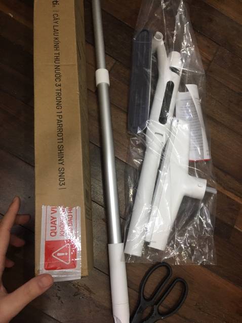 Hàng rất chất lượng, cứng cáp và dễ sử dụng. Mình đã sử dụng qua nhiều cây lau kính mà loại này dùng rất thích, vừa có thể gom được nước bẩn luoln thích cưc, chăm sóc khách hàng rất có tâm nữa vote 10 sao cho shop luôn nha