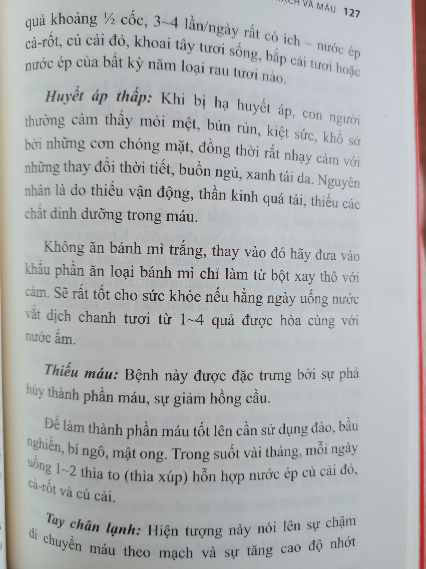 BỮA ĂN CHÍNH
- Rau: 
Sà lát, cải bắp, cải bẹ dún, cải bẹ xanh, cải tím, cải bó xôi, cải xoăn, cải thìa, cải ngọt, súp lơ, rau muống, rau dền, rau trai, đọt lang, rau đắng, rau nhút, rau má, ngò, diếp cá, rau thơm, cần tây, mồng tơi, nấm, măng tây, sầu đâu,...

- Củ: 
Cà rốt, củ cải đỏ, củ cải trắng, củ cải đường, khoai tây, khoai lang, sắn, khoai ngọt, củ sen, củ hủ dừa, tỏi, gừng, hành tây, kiệu,...

-Quả: 
Dưa leo, cà chua, khóm, dưa hấu, bí ngô, bí đao, bầu, mướp, chuối, ớt xanh, ớt chuông, cà tím, cà pháo, đậu bắp, đậu đũa, đậu que, xương rồng, bắp,...

- Đậu, hạt:
Xanh, trắng, nành, Hà Lan, kiều mạch, lạc, sen, nho khô,...

- Động vật: các loại cá, mực, tôm, trứng (chỉ ăn tỉ lệ 1/4 so với rau củ và k chế biến gia vị, ưu tiên luộc, k ăn mỗi ngày)