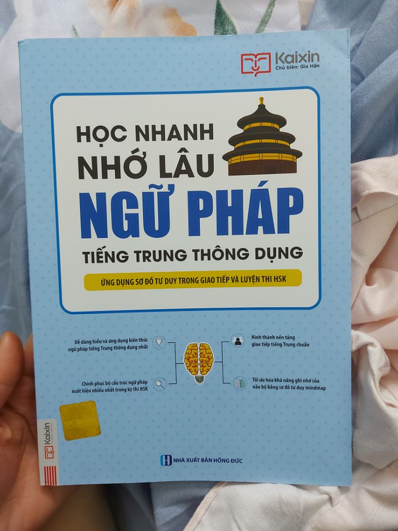 Thấy mọi ng nói tiki giao hàng dễ bị hư đồ nên cũng hơi lo. May mà mình nhận mấy quyển đều ok.
Sách viết dễ hiểu dễ đọc.
Đóng gói cẩn thận, giấy xịn, mực in rõ nét ạ.