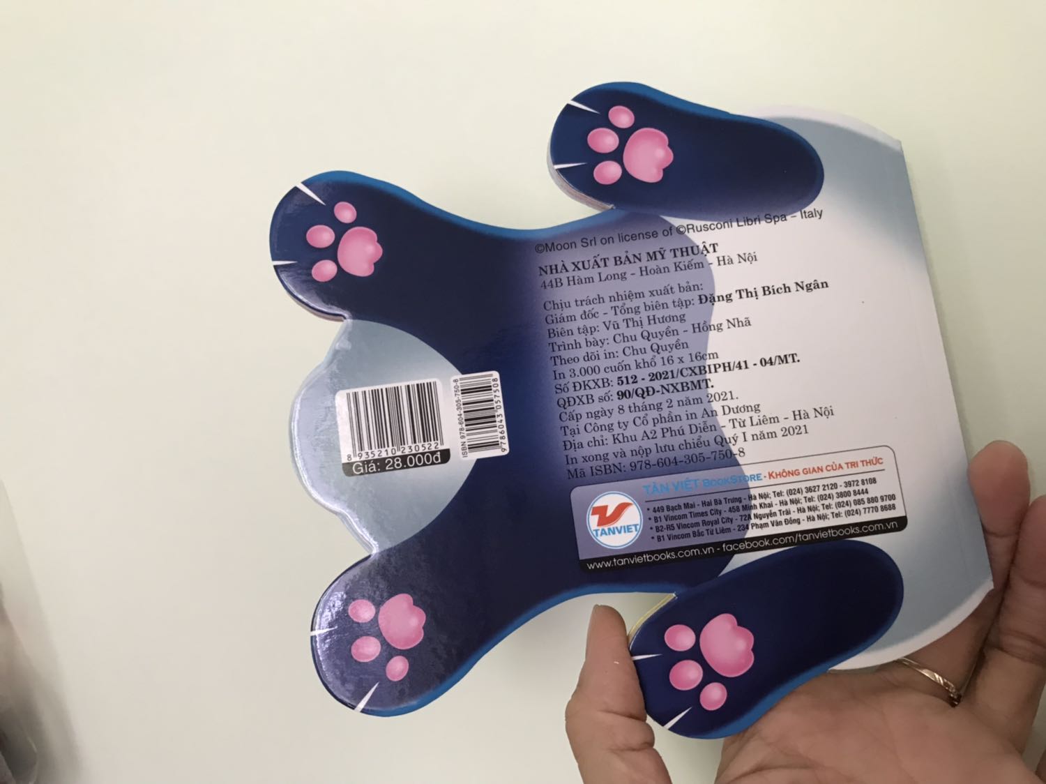 Giấy dày đẹp, nội dung đơn giản. Note là sách ít trang, hình minh hoạ ít phong phú nên bé đọc nhanh chán.