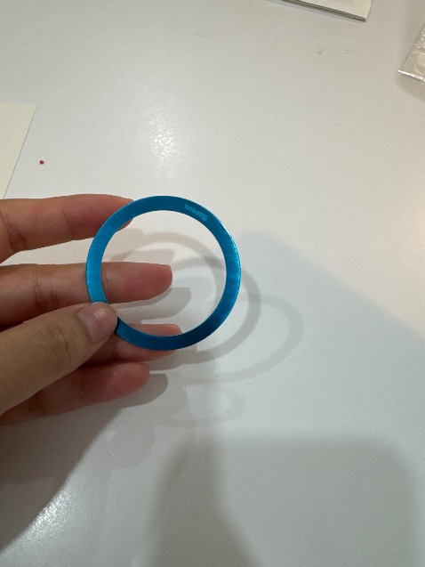 Ship hơi lâu, dính chắc, có thêm miếng giấy canh trên điện thoại để dán