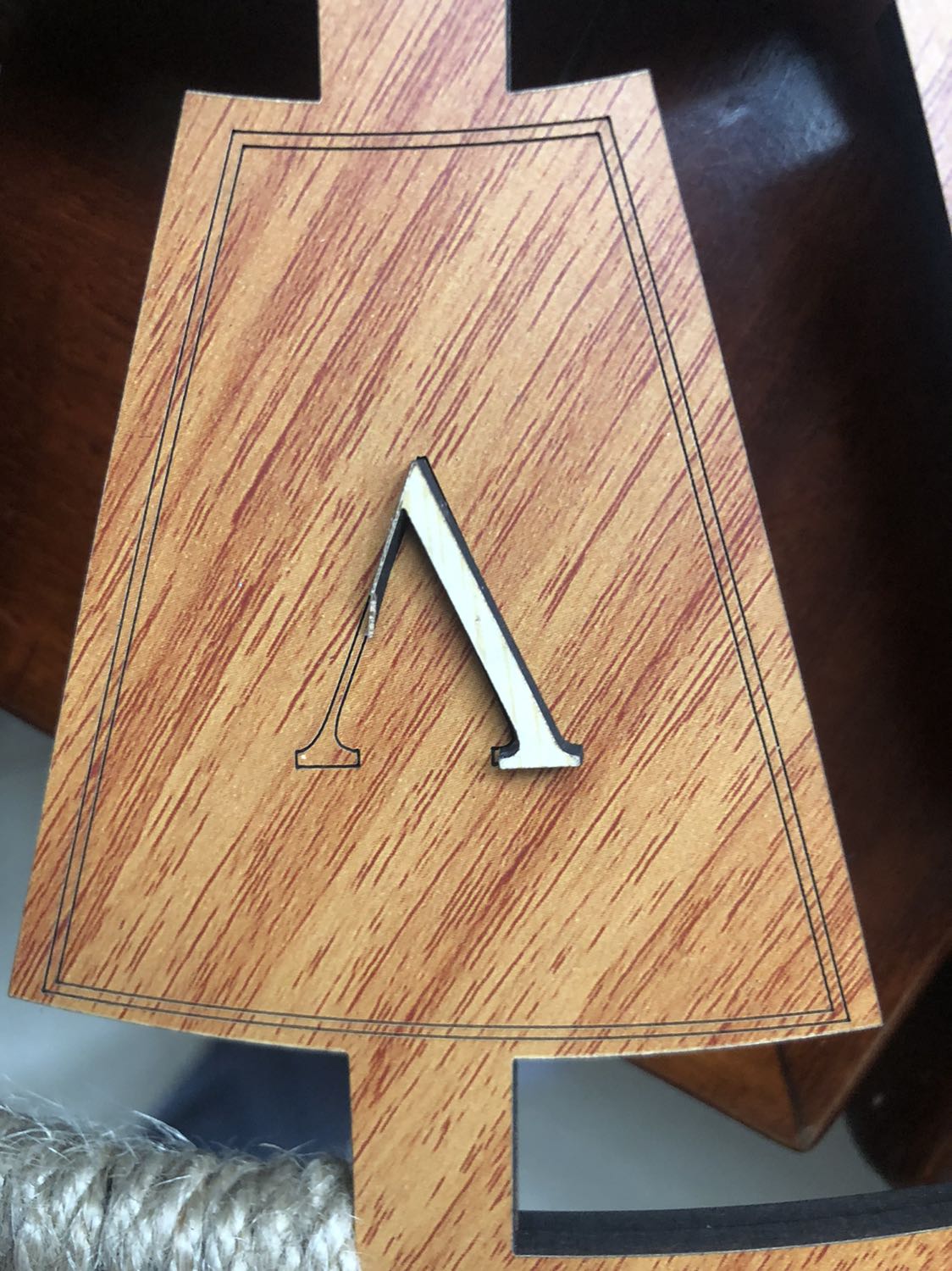 Sản phẩm mỏng manh, Số 5 bị gãy 1 nét.