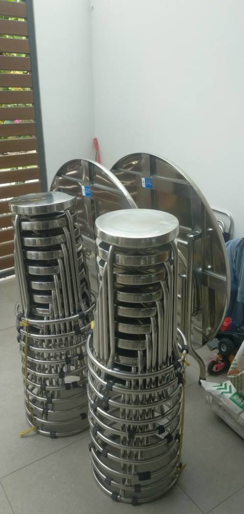 Mua hẳn 2 bộ là hiểu ùi nhe, chất lượng lắm luôn không bị ọp ẹp, mỏng dính như loại bàn đám tiệc hay gặp