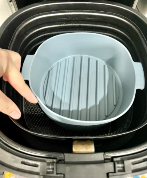 Sp giao đúng, vận chuyển làm hơi méo , size hơi bé chút . Hi vọng dùng tốt.