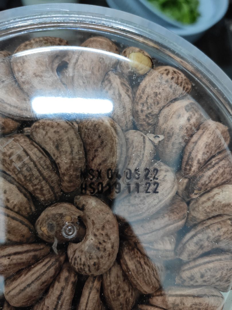 Hạt điều đẹp, đều, to, đưc xếp đẹp, date cũng khá xa.