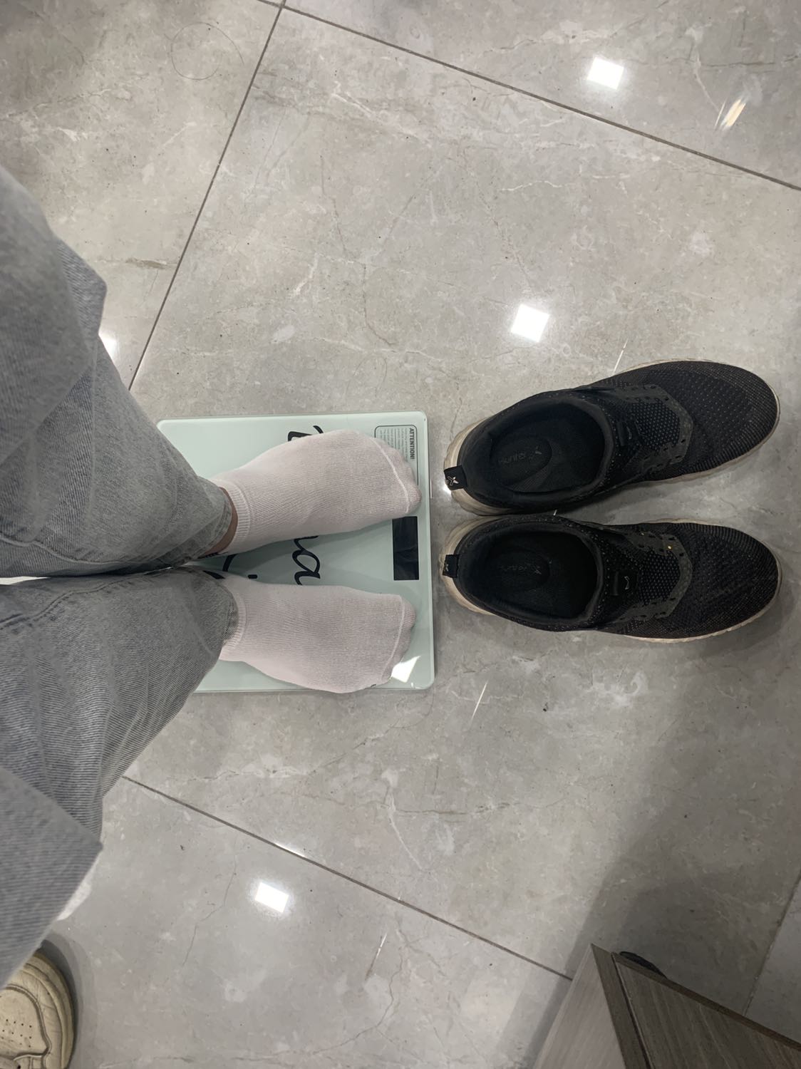 - Cân rất chính xác, đứng thử 3 lần đều nhảy đúng cân nặng
- Đóng gói chắc chắn, dày dặn
- Chủ shop xinh xắn, dễ thương, nhiệt tình:)))
Có lương nhất định sẽ quay lại ủng hộ shop. 5 sao!!!