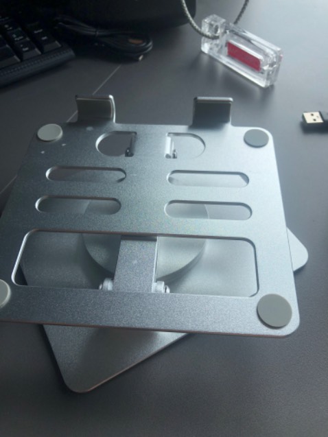 Giá đỡ rát đẹp, cứng cáp chắc chắn hợp kim nhôm nguyên khối, ipad bự xoay vẫn trụ vững đáng tiền bỏ ra