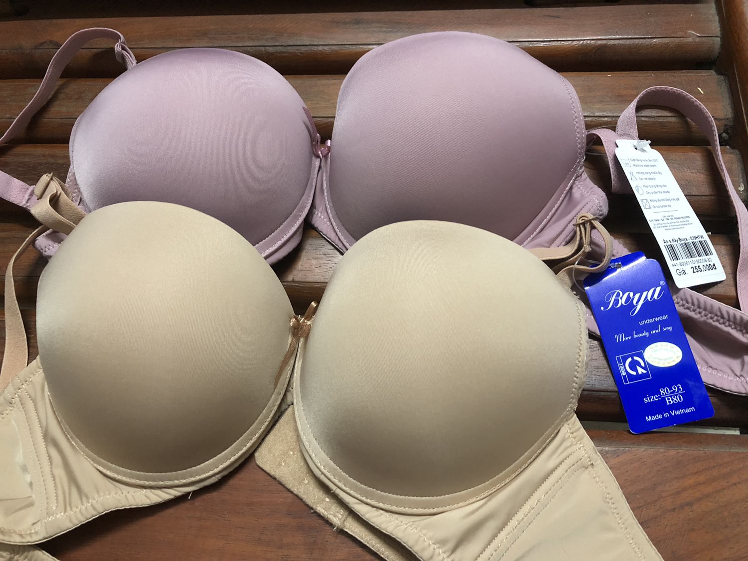 Sản phẩm chất lượng, giao hàng khá nhanh. Đặt hai màu da nhưng shop giao 1 da, 1 da hồng tím??? Tạm chấp nhận đc