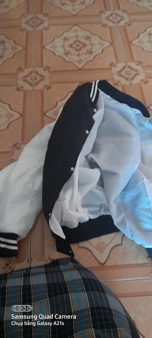 áo khá ổn nhưng có chút chậc so với mình. không đc như mong đợi lắm