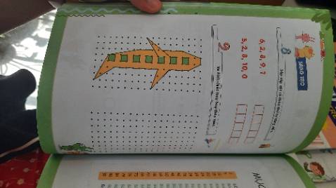 Sách nguyên vẹn góc gáy, bìa và các trang còn mới nguyên. Các trang đều có minh họa hình ảnh màu sắc đẹp, thu hút với trẻ em.
Tập 3 này nâng cao độ khó hơn so vói tập 1 và 2. Sách bắt đầu hướng dẫn trẻ về cách thêm bớt trong phạm vi 5 số, tập thống kê qua đếm những con vật và đồ vật quen thuộc. Ngoài 20 chương luyện tính toán, sách còn có 1 chương dành cho cha mẹ kiểm tra kiến thức của trẻ, và 1 trang sticker để trẻ dùng cho sáng tạo nữa.