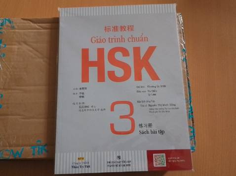 Đầu tiên là tôi khá là buồn vì đóng hộp ko cẩn thận, ko được dán kĩ càng. Tuy vậy chất lượng sách rất tốt, file âm thanh cũng vào được oke. Giáo hàng cũng đúng lúc... Cảm ơn shop Đầu tiên là tôi khá là buồn vì đóng hộp ko cẩn thận, ko được dán kĩ càng. Tuy vậy chất lượng sách rất tốt, file âm thanh cũng vào được oke. Giáo hàng cũng đúng lúc... Cảm ơn shop