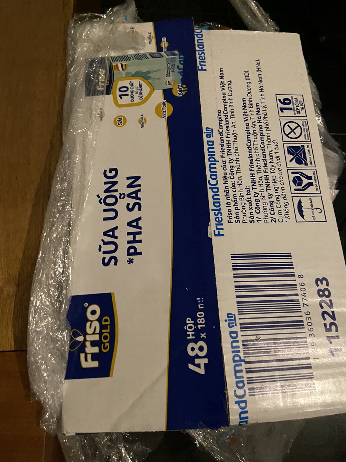 Bài quảng cáo để trên 2 tuổi mà giao thùng sữa cho trẻ từ 1 tuổi