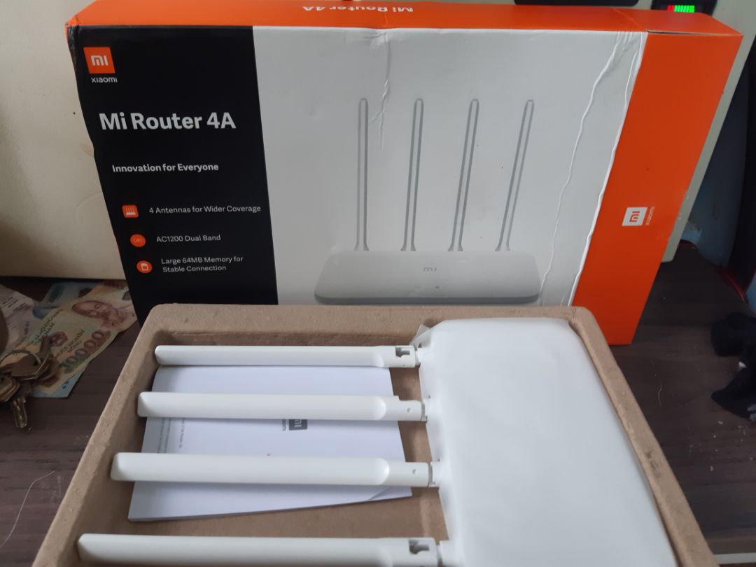 Giao hàng nhanh, Đẹp, chạy 2.4G và 5G khá tốt. kết nối không dây chạy phà phà.