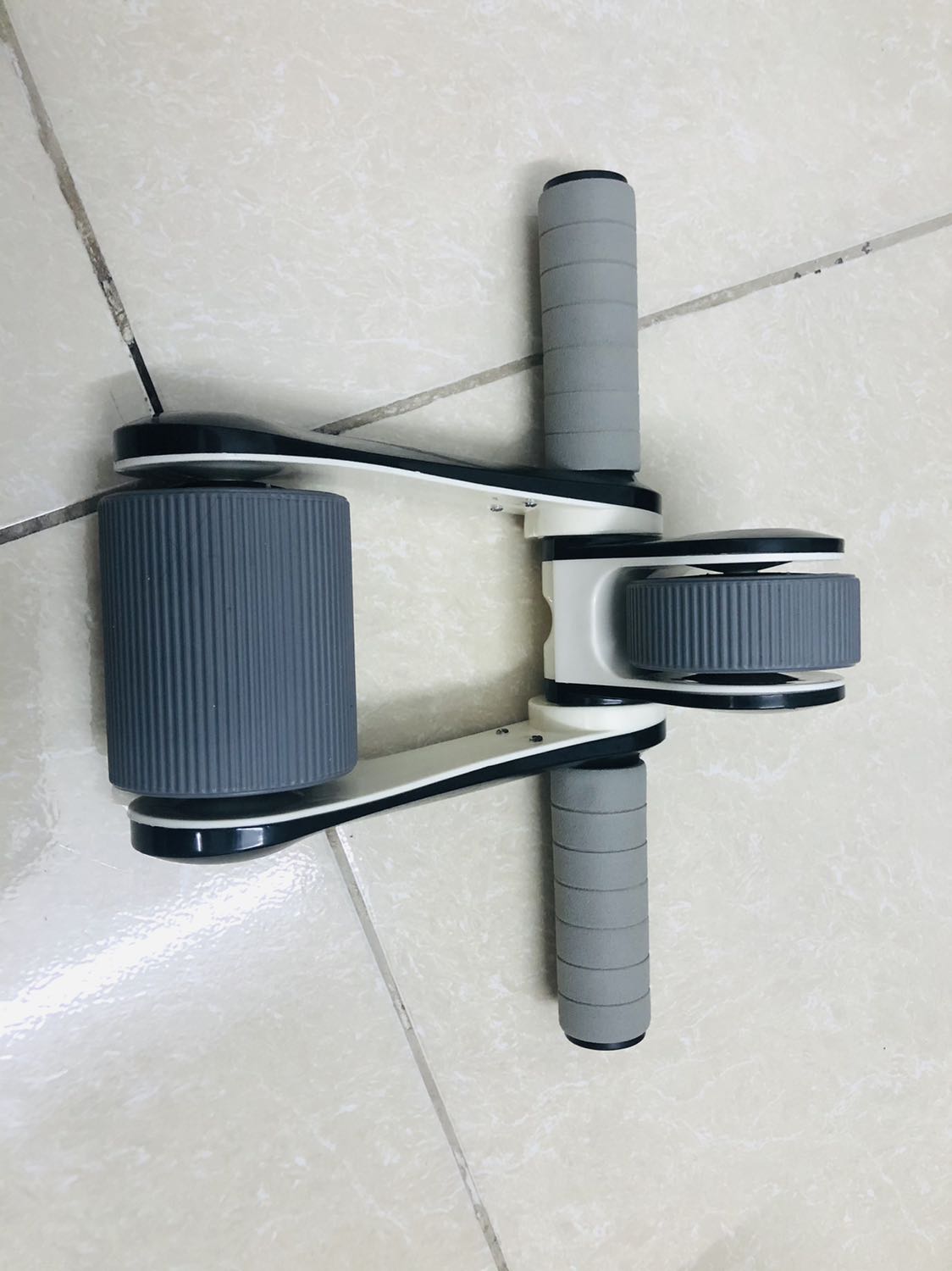 Một vài ốc vít có lẽ để lâu nên hơi han chút nhưng không vấn đề gì. Nói chung OK, ưng cái bụng Một vài ốc vít có lẽ để lâu nên hơi han chút nhưng không vấn đề gì. Nói chung OK, ưng cái bụng