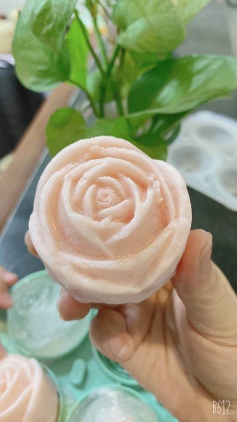 Giao hàng đúng, làm đá rất đẹp nhé, xinh lắm ạ, đóng gói cẩn thận