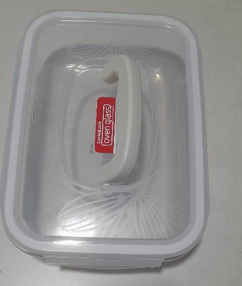 Hộp thủy tinh được đóng gói kỹ, rất dầy và rất năng. Đẹp xuất sắc.