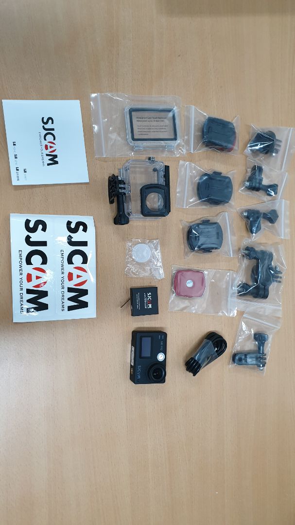 giao hàng nhanh, mình đặt ngày 9 thì 11 đã nhận được hàng, sản phẩm đóng gói kỹ càng, sản phẩm có phụ kiện kèm theo, mình mua với hình thức trả góp bằng thẻ sacombank, sản phẩm đúng miêu tả, cần thời gian trải nghiệm nữa là ok!
mình có quay lại quy trình giao nhận hàng, các bạn tham khảo và yên tâm khi giao dịch nha!
https://youtu.be/md7qO-icYCs , mình sẽ sử dụng 1 thời gian và phản hồi tiếp.