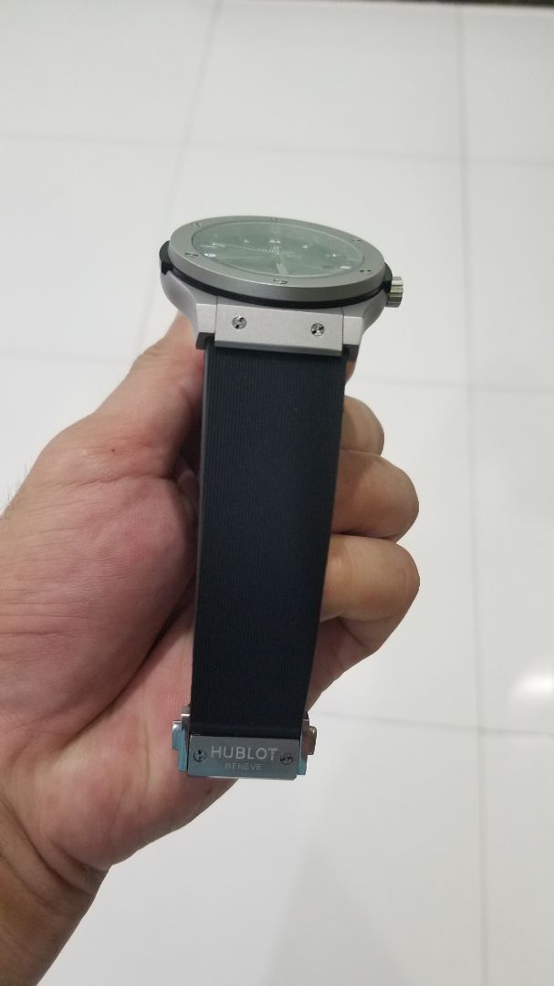 đặt dây da nhưng shop giao bản cao su tuy hơi thất vọng nhưng xem chất lượng dây rất tốt