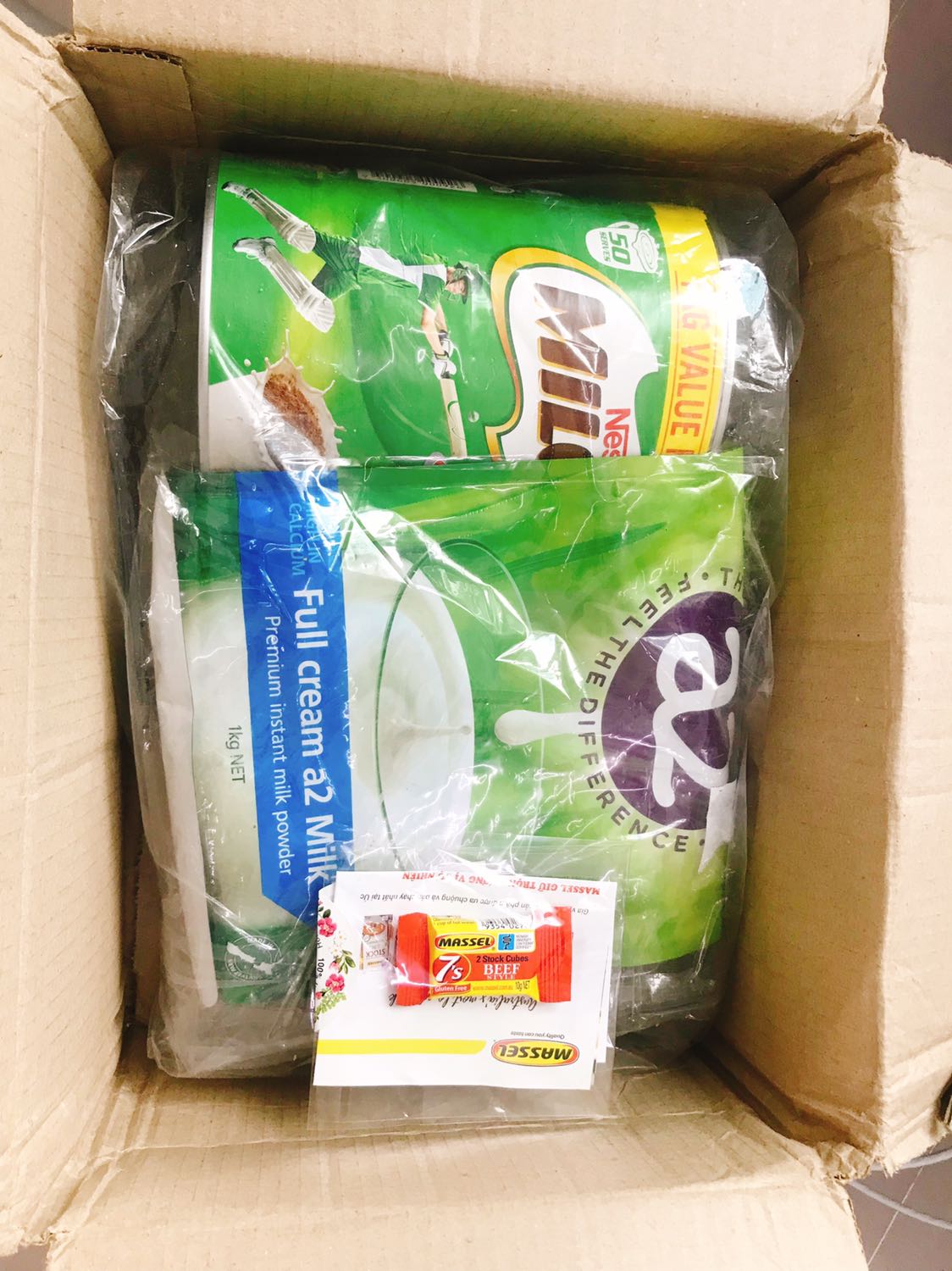 Đóng gói cẩn thận. Hộp nguyên vẹn giao hàng nhanh hơn dự kiến. Sữa ngon quá nên làm thử ngay 1 cốc luôn. Sẽ ủng hộ Tiki dài dài ạ.