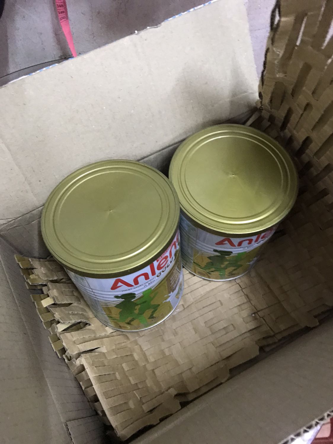 Giao sản phẩm đúng mẫu, đóng gói cẩn thận ,sản phẩm chưa sử dụng nên chưa biết chất lượng, hạn sử dụng xa , người giao hàng thân thiện.....