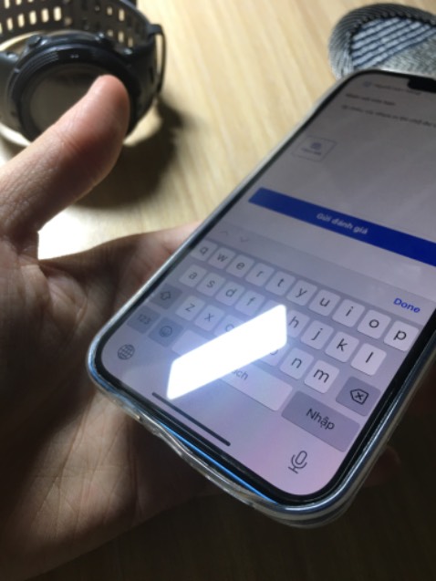 ốp méo, cũ, nhựa in thì chỗ dư chỗ xước tùm lum, iphone mới mua bọc vô nhìn như xài mấy năm rồi vậy