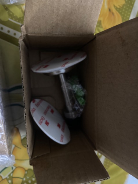 hàng tốt, cứng cáp, có miếng dán tiện đỡ phải khoan hay đục tường. Nói chung là tiện lợi và tốt