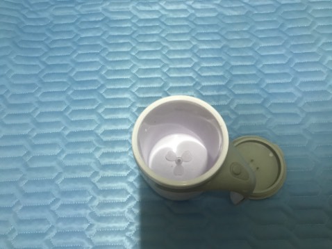 Bộ phận quay không giống trong quảng cáo, xạo, treo đầu dê bán thịt ***.
Vỏ ngoài xấu. Không hiểu sao lại được bán trên tiki. Không còn tin về tiki luôn.
Ghi là vỏ inox nhưng nhận hàng lại bằng nhựa.
Hàng giả