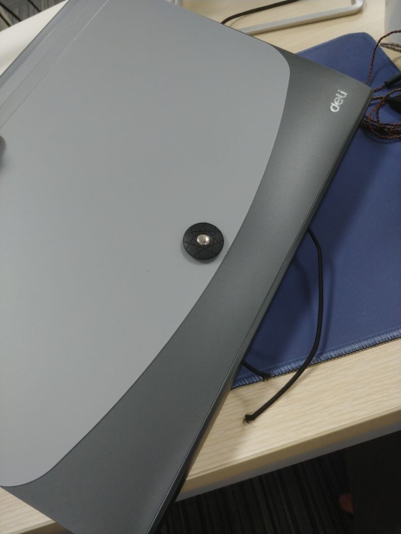 Mình nhận hàng xong mở ra thì thấy dây cài đã bị đứt từ trước. Không biết Tiki đổi trả sản phẩm này như thế nào nhỉ?