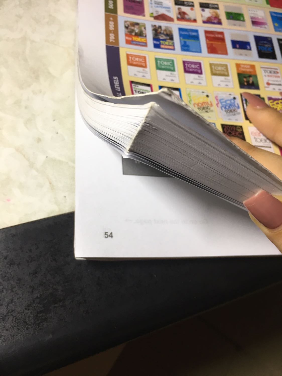 Sách tuy có giảm giá thật nhưng cũng không phải là rẻ mà bóc hộp ra không khác gì sách cũ. Bìa thì bẩn, mép sách thì quăn lên quăn xuống. Vì quá tin tưởng vào Tiki do những lần đặt hàng trước sách đều ổn nên lần này mình không kiểm tra mà nhận hàng, trả tiền luôn. Thật sự đáng thất vọng. Phiền Tiki liên hệ với mình để giúp mình đổi lại sách. Mình cảm ơn.