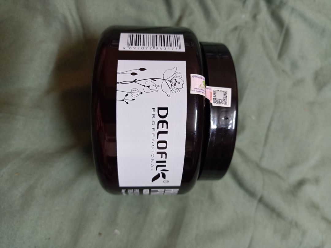 Kem ủ này rất tuyệt từ hình thức đến chất lượng. Vỏ hộp rất xịn sò, chữ in nổi sắc nét, có tem chống hàng giả, tem dịch của bên nhập khẩu phân phối. Sử dụng lần đầu tóc mượt ngay, chất kem đặc. Nói chung là chất lượng tốt. Mn nên mua của shop này nhé😊