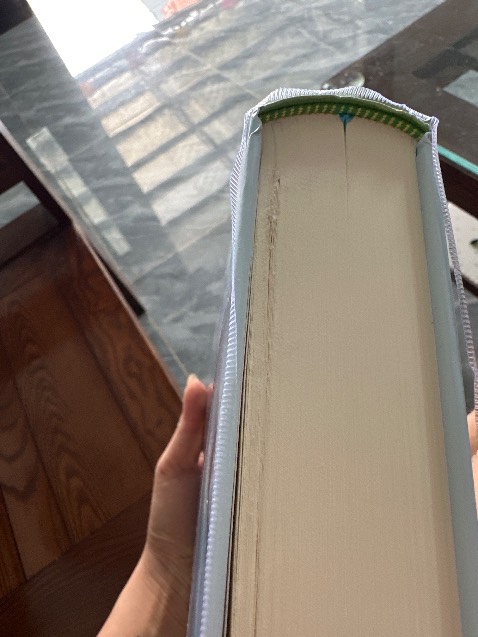 chưa đọc nhưng mà sách bị rách phía góc trái như hình