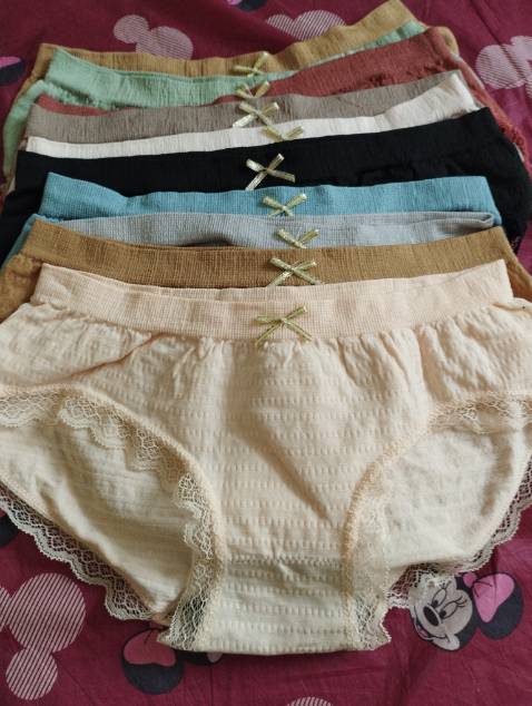 Set 10 quần với nhiều màu sắc khác nhau, form quần quần, co giãn tốt, mặc rất thoải mái ôm người mà m vẫn cảm thấy nhẹ nhàng. Quần này m mua lần 2 rồi nhưng lần đầu mua shop này thấy giá rẻ cũng ko Hy vọng nhiều nhưng kết quả ngoài mong đợi mn ạ . Giặt vài lần vải càng mềm ra thích lắm. Nên mua nhé.