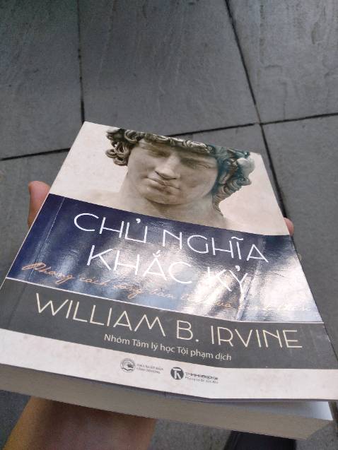 Cửa hàng giao sách bị gãy bìa