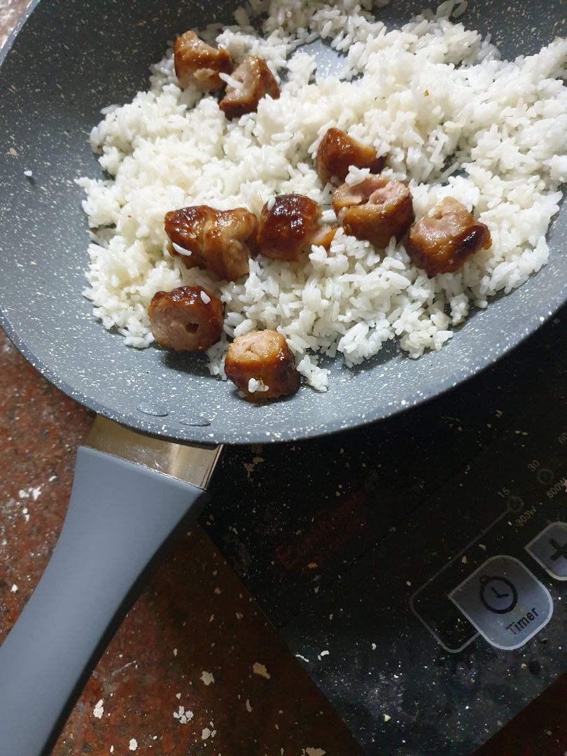 chảo hình thức ok. dưới 200k nên thấy hơi mỏng ko bảo quản kĩ có thẻ móp méo. xài lâu đáy nồi có thể cong vênh. giá cả với chất lượng như vậy cũng đều nhau