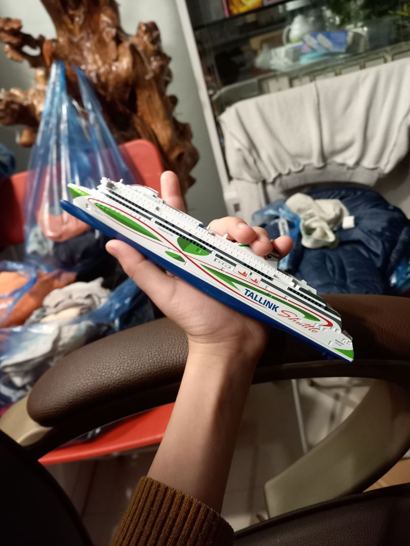 giao hàng nhanh chóng, sản phẩm đẹp, hàng như mới, đóng gói hàng kĩ càng, cực kì ưng shop. Hôm nào cí dịp ủng hộ shop