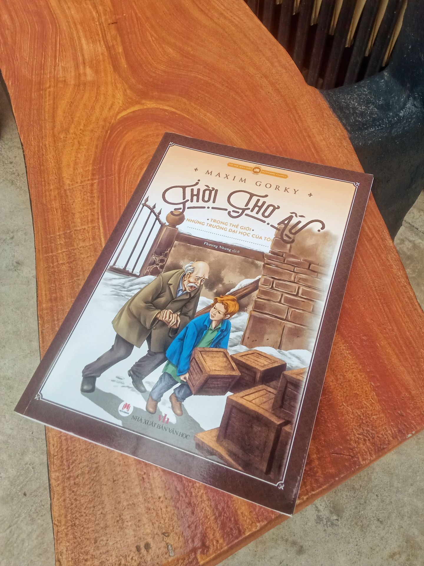 sách giấy rất tốt, dày, lại còn có tranh màu nữa, phù hợp với cả trẻ nhỏ. Giao hàng tỉnh mất chỉ hơn ngày thôi