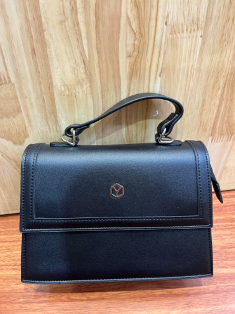 Form cứng dáng đẹp cầm tay hoặc đeo vai đều được giá phải chăng da đẹp dã mang nha mấy nà mua đi nên mua nha mấy ní iu🥰