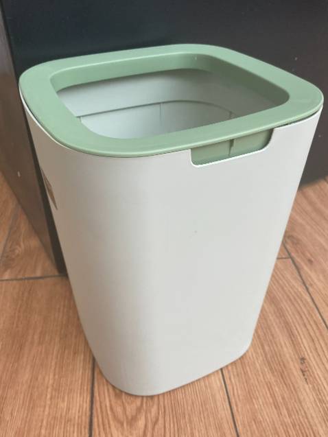 Lần đầu mình mua hàng tại shop, đọc review mọi người quá trời khen và thật bất ngờ khi mình nhận hàng, thùng rác màu siêu đẹp và chắc chắn ngoài sức tưởng tượng. Mình là ng khá khó tính nhưng các bạn chăm sóc khách hàng của shop rất đỉnh, tư vấn tận tình từng chút 1 nhận hàng đến tay mà quá hết sức hài lòng. Cảm ơn shop mong shop có nhiều sản phẩm như thế này để phục vụ người tiêu dùng. Mình sẽ mua ủng hộ thêm các sản phẩm của shop!