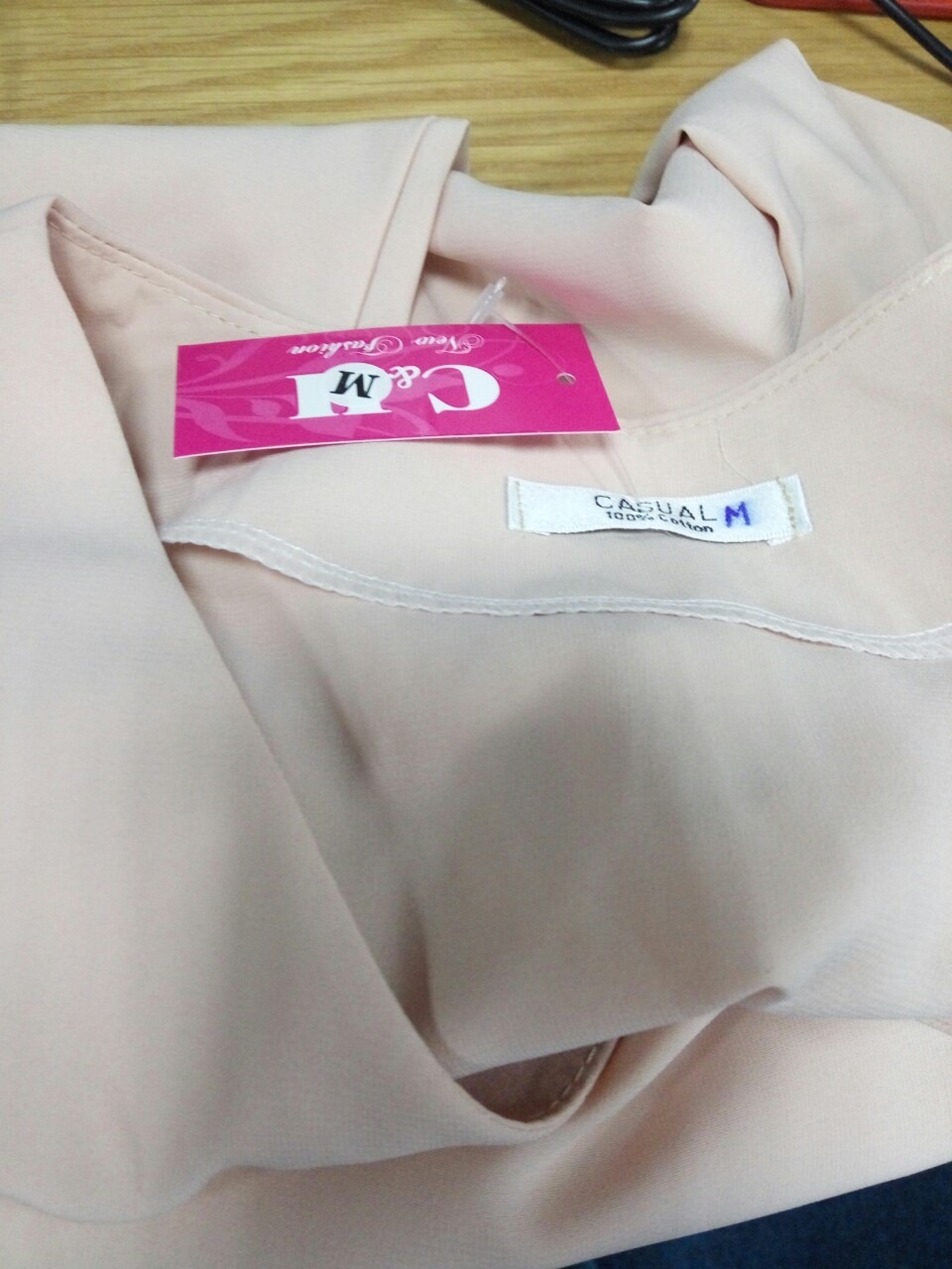 áo đặt màu nọ giao màu kia...không ăn nhập gì cả lại còn bị thu phí hàng cồng kềnh...thất vọng về Tiki quá