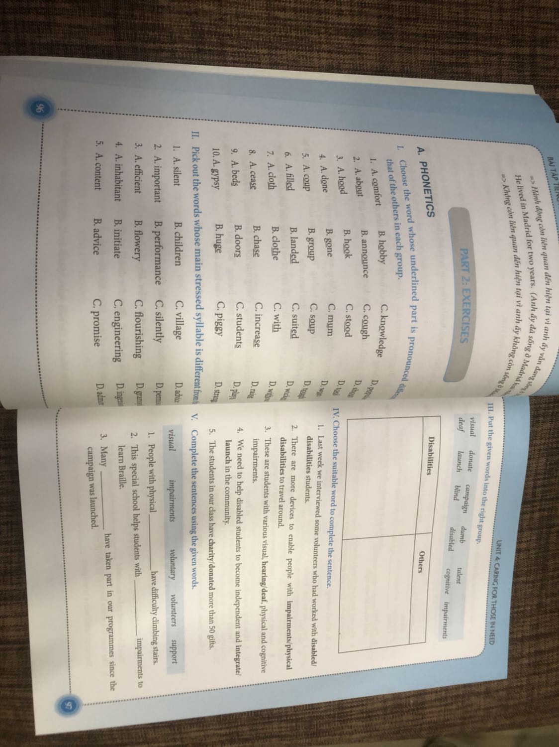 Giao hàng nhanh. Giá tốt. Sách hơi bẩn tí. Nội dung dễ hiểu. Màu sắc bắt mắt, dễ đọc.