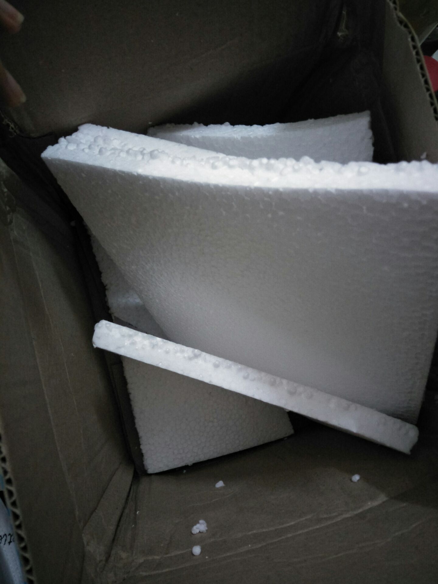 tiki giao hàng nhanh chóng,  bọc cẩn thận quá ^^, nhìn hộp ngoài to quá thấy lạ: cái chai có chưa đến 500ml mà!. Khui ra thì bên trong có bn miếng xốp trắng,  còn cái hộp bọc sp thì thọt lỏn ?
Thấy mùi giấm cũng bth mà sao nhiều người feedback là khó chịu nhỉ ( đây là mùi đặc trưng của quả lên men,  giống với mùi sấu ngâm khi không đường ?)