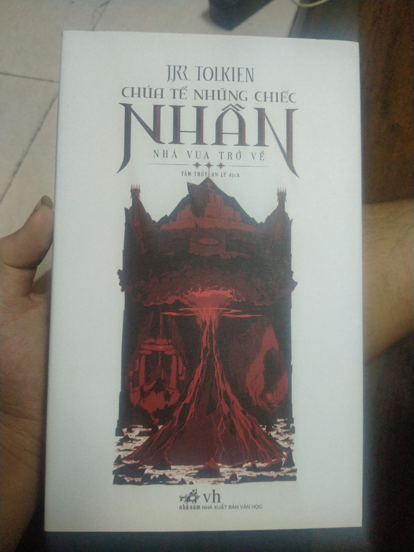 Sách khá ổn. Điều mình không hài lòng nhất chính là việc delay tới tận 2 ngày so với cam kết mà bên tiki/shipper không hề liên lạc để giải thích vấn đề. Thực sự rất không hài lòng, mong tiki cải thiện dịch vụ.