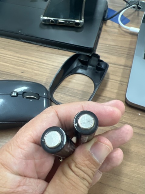 Pin dỏm - dùng không đến 1 ngày đã hết pin