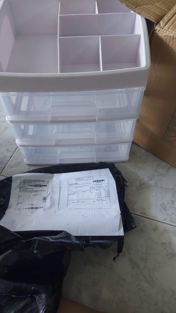 sp giao sai ko giống mà còn giao thiếu nữa chứ. mua 2 cái giao 1 cái. mua kệ mỹ phẩm mèo giao kệ âm binh